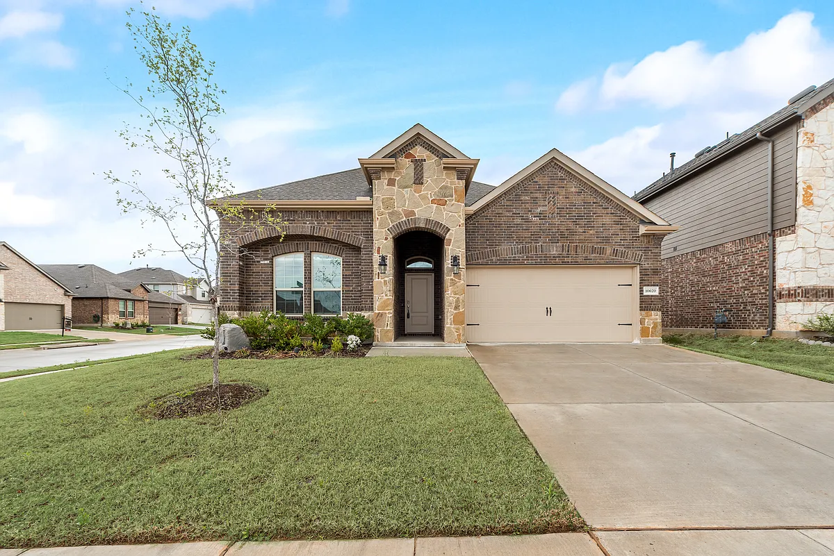 Building Photo - 10620 Breezeway Dr
