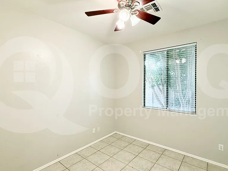 1674 E Aloe Pl — Photo 12