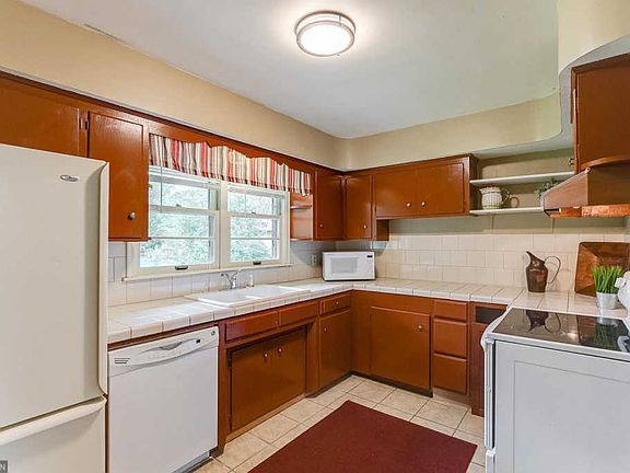 4th image of 3111 Mildred Dr