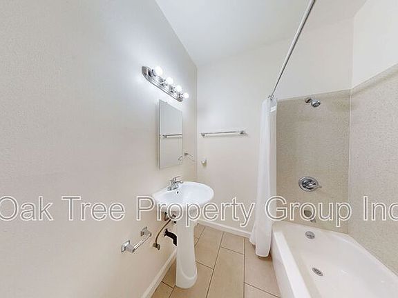 3rd image of 454 34th St APT 36