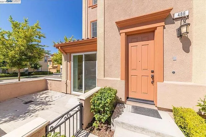 486 Selby Ln — Photo 6