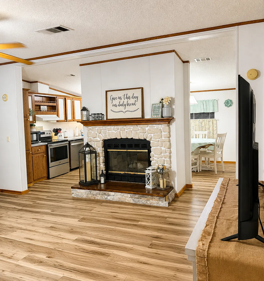 3 bed, 1199 sqft, $1,875 — Photo 1