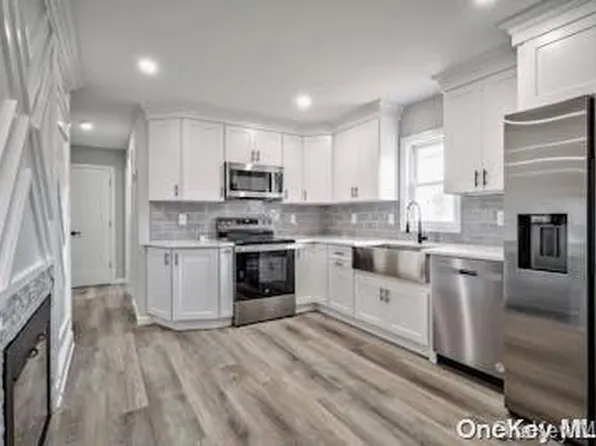 15 Twin Lane, Wantagh, NY 11793