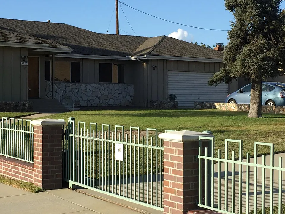 8737 Lowman Ave