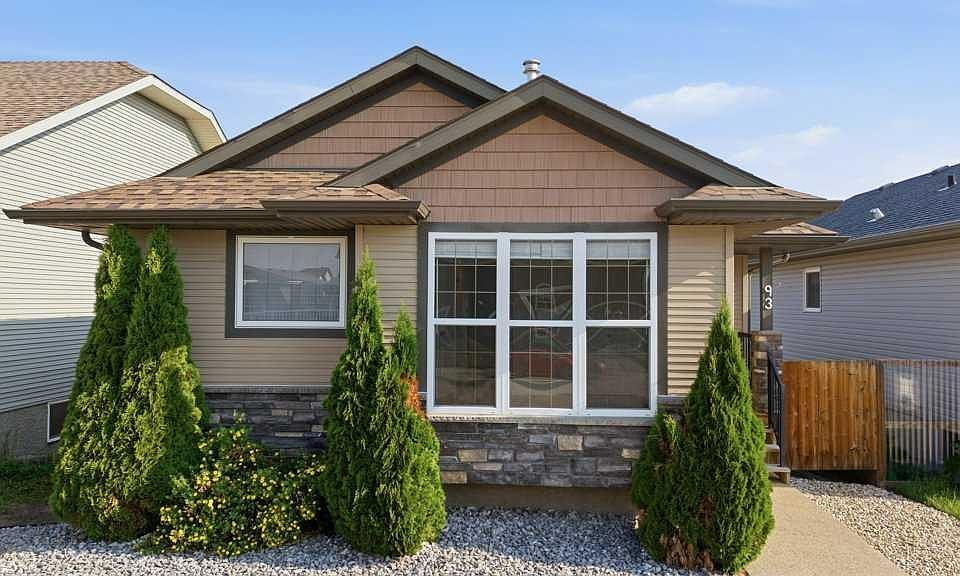 1st image of 93 S Valley Cres