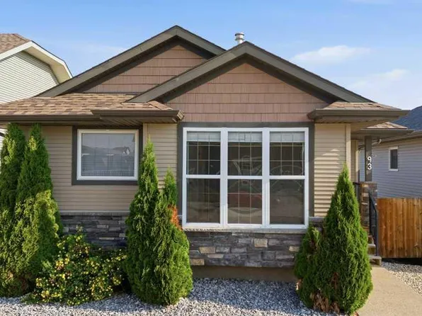 93 S Valley Cres, Blackfalds, AB T4M 0J7