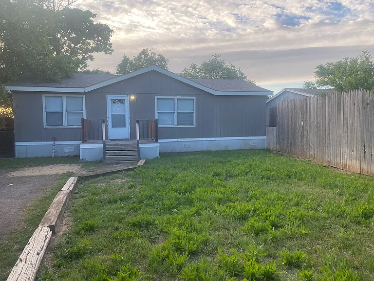 134A Loma Linda Ln — Photo 1