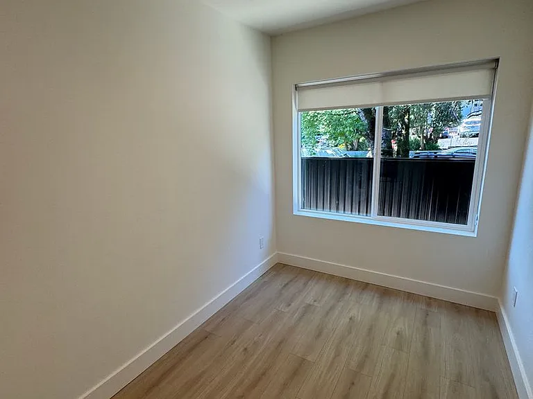 2809 SE Washington St — Photo 14