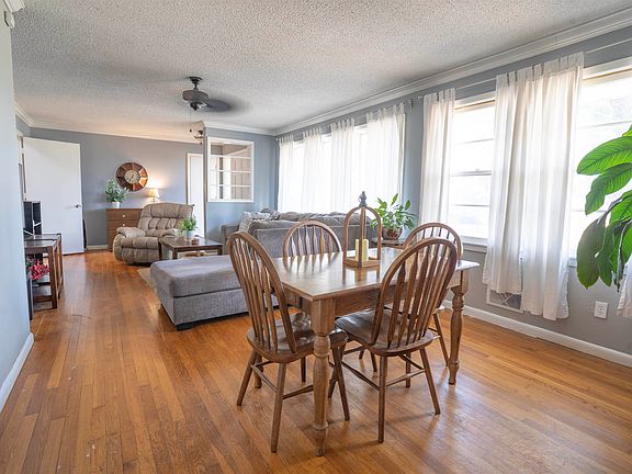 3rd image of 204 W Edison Ave
