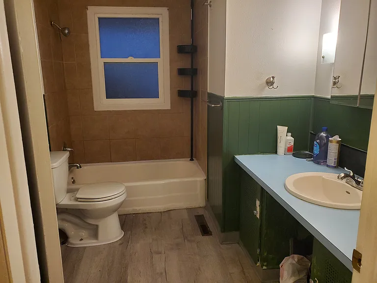 2220 Clearview Ave — Photo 1