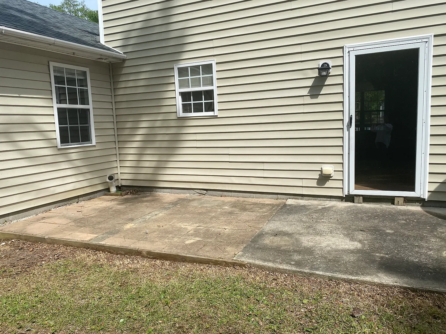 3 bed, 2.5 bath, 1400 sqft, $1,900 — Photo 2