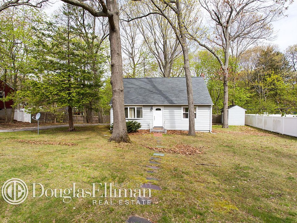 1st image of 11 Magnolia Ln