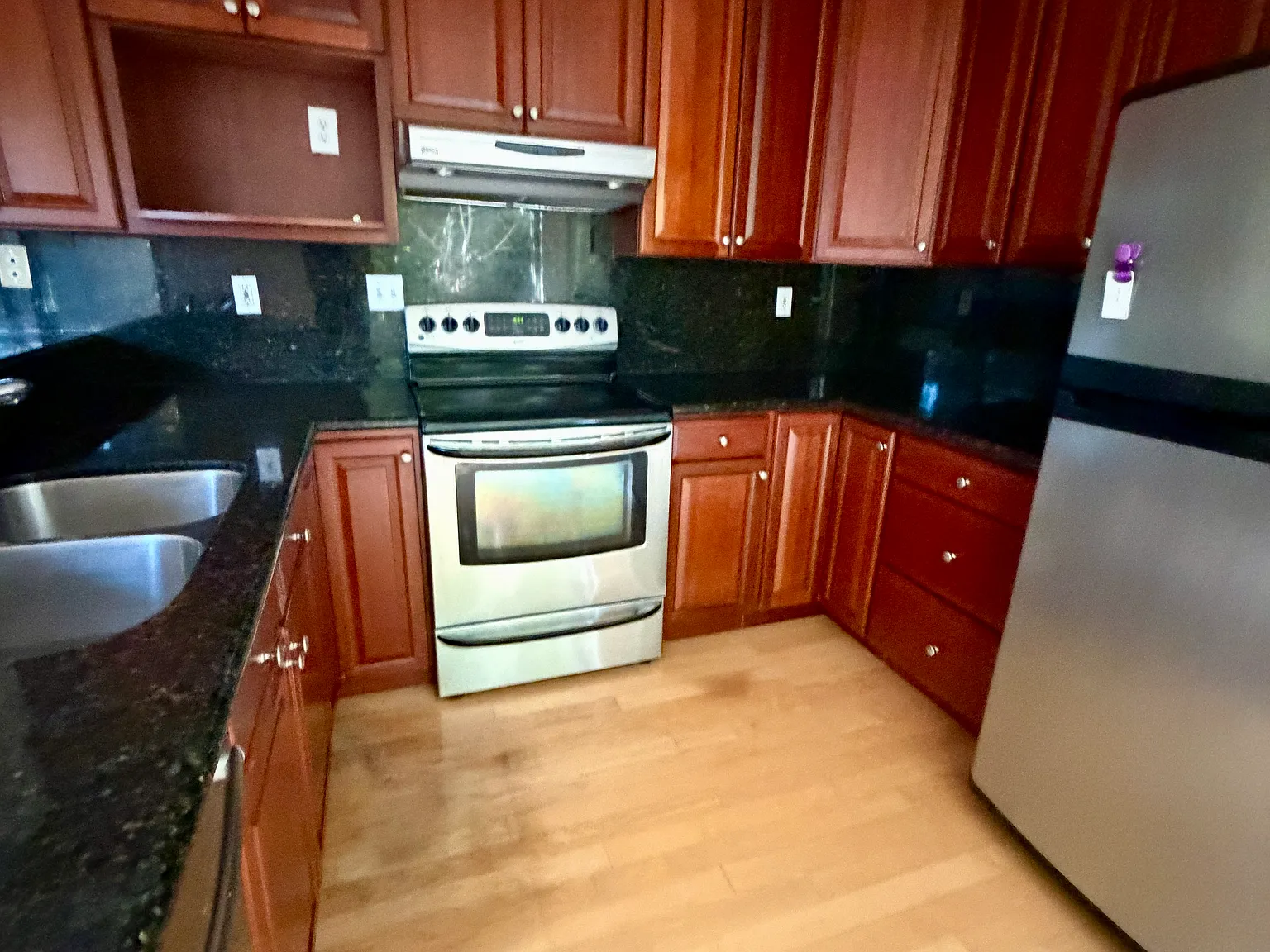 3 bed, 2.5 bath, 2004 sqft, $4,145 — Photo 4
