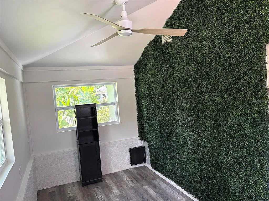 3 bed, 2.0 bath, 1654 sqft, $2,400 — Photo 2