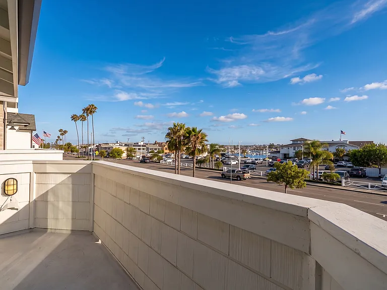 709 W Balboa Blvd — Photo 31