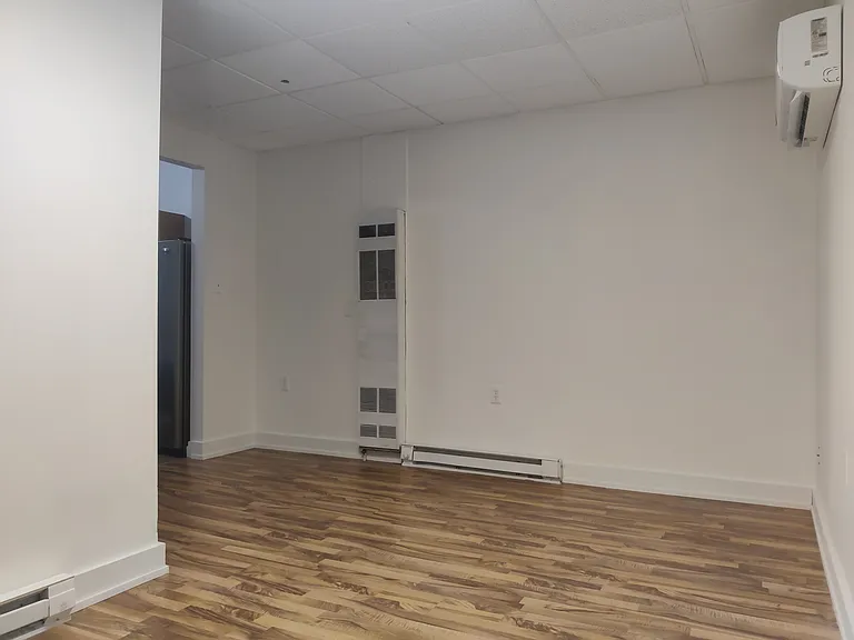 145 W Delavan Ave — Photo 2