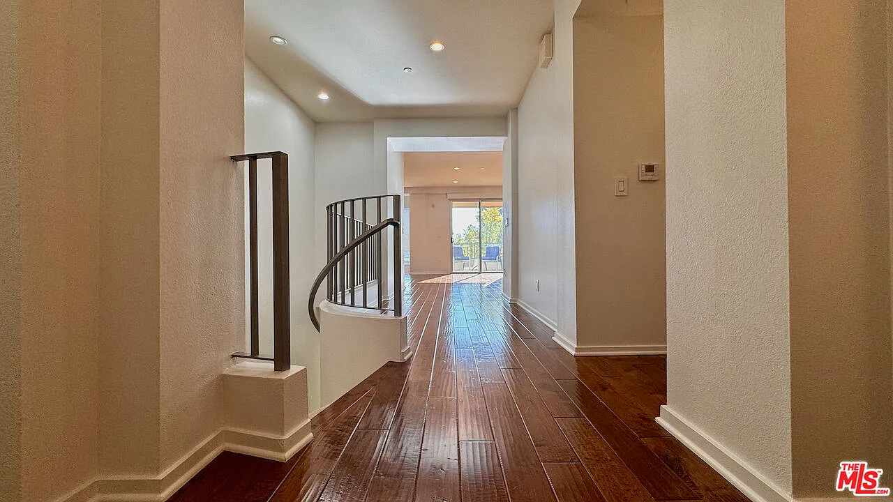 2 bed, 2.5 bath, 1994 sqft, $5,995 — Photo 4