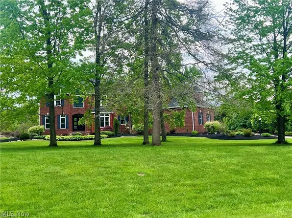 2344 Country Brook Dr, Hinckley, OH 44233