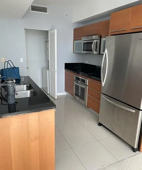 253 NE 2nd St #1202 — Photo 6