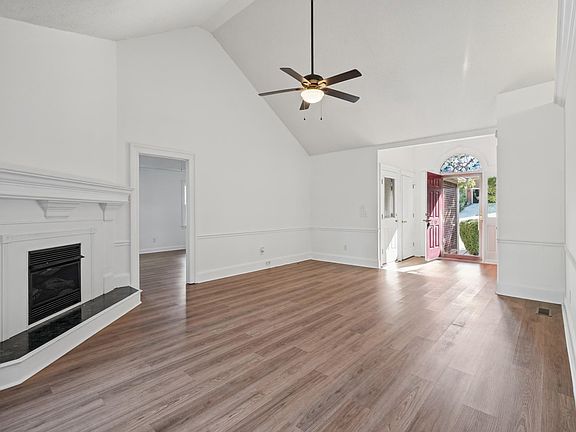 3rd image of 210 Woodlands Ridge Rd