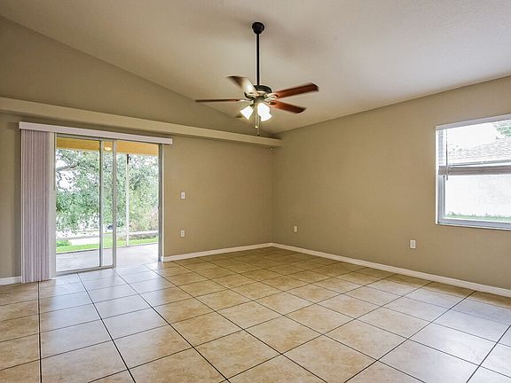 3rd image of 1378 Willow Crest Dr