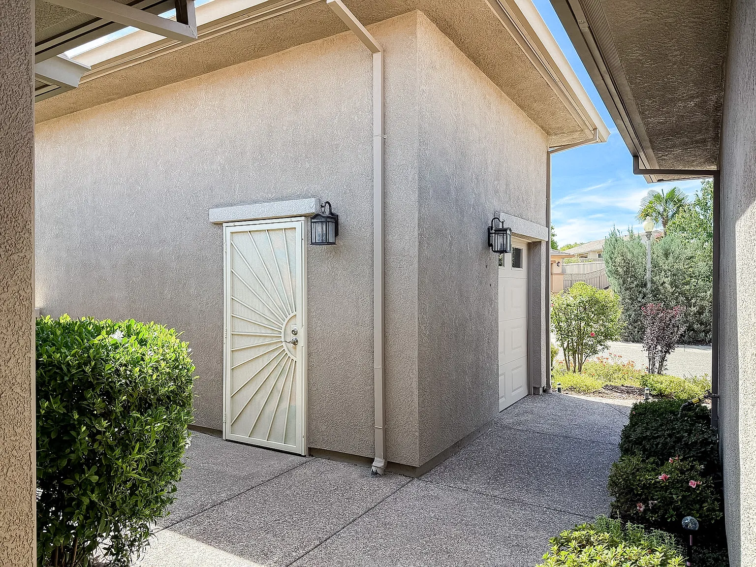 2 bed, 1854 sqft, $3,395 — Photo 3