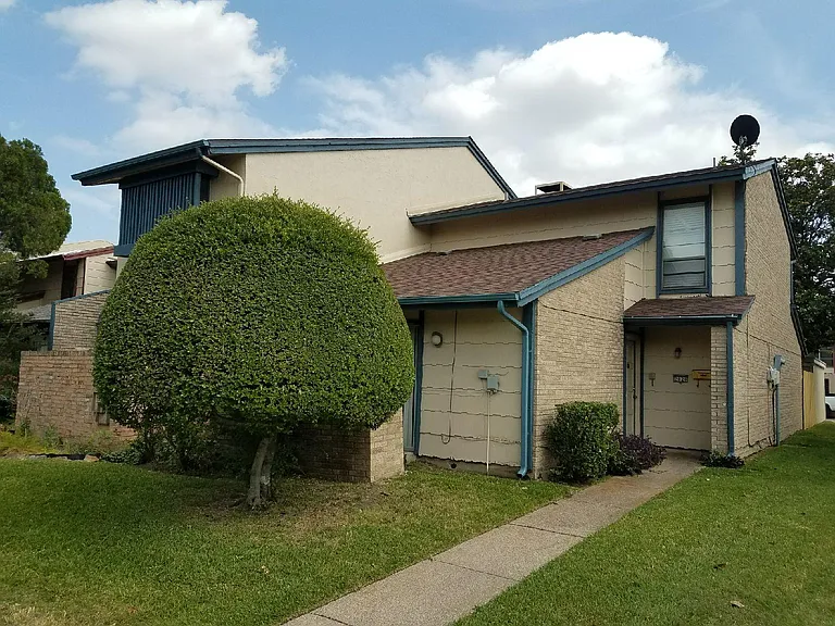 2020 Court Pl — Photo 13