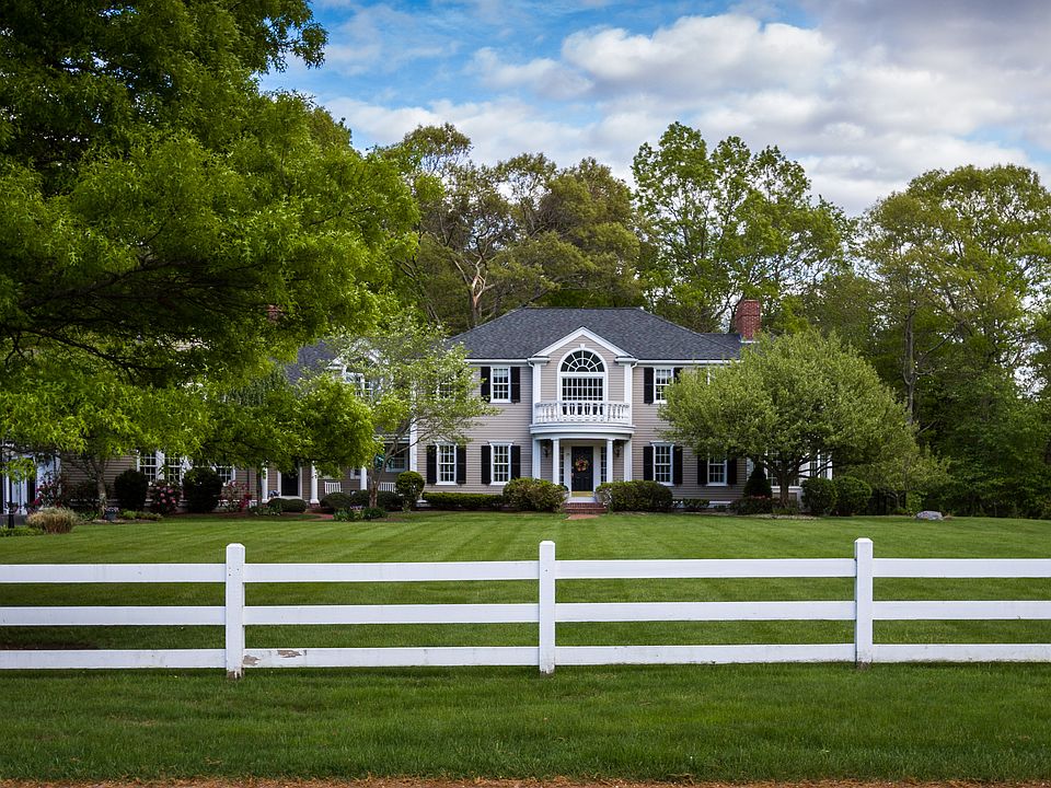 1st image of 35 Judges Hill Dr