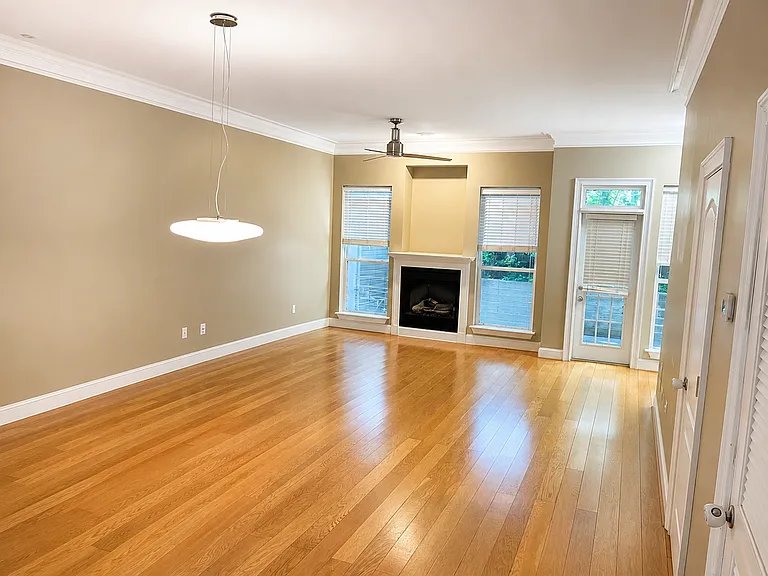 178 Peachtree Hollow Ct — Photo 2