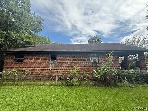 3rd image of 1433 Bragg St