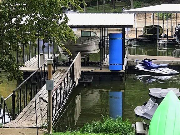3rd image of 165 Oleander Dr