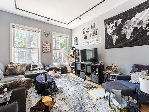 3rd image of 2834 W Lyndale St APT 1