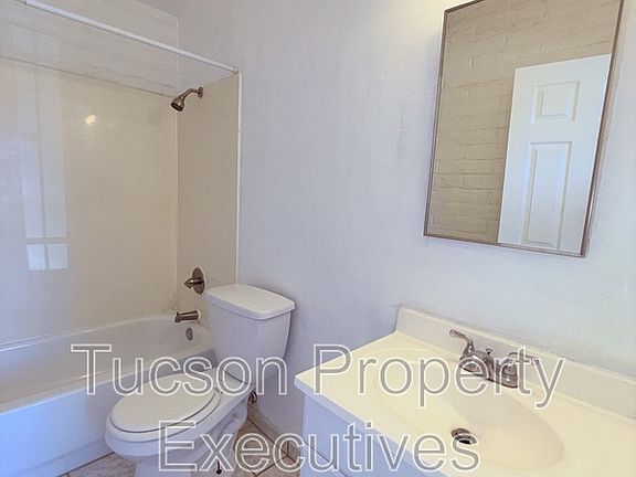 4th image of 5752 S Park Ave