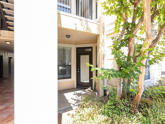 4th image of 3777 Peachtree Rd NE APT 712