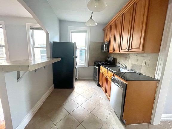 5th image of 4-33 27th Ave #3L