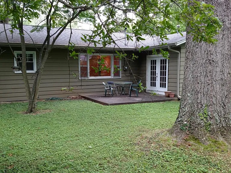 607 S Eastside Dr — Photo 4