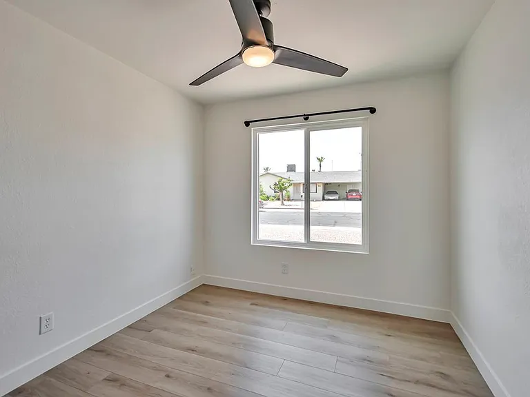 906 W Colgate Dr — Photo 14