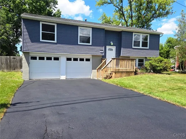 4077 Elaine Cir, Liverpool, NY 13090