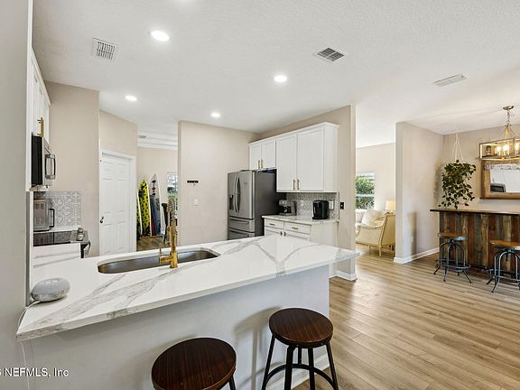 3rd image of 86126 REMSENBURG Drive