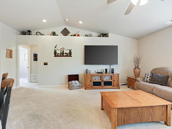 4th image of 247 Silverton Ct