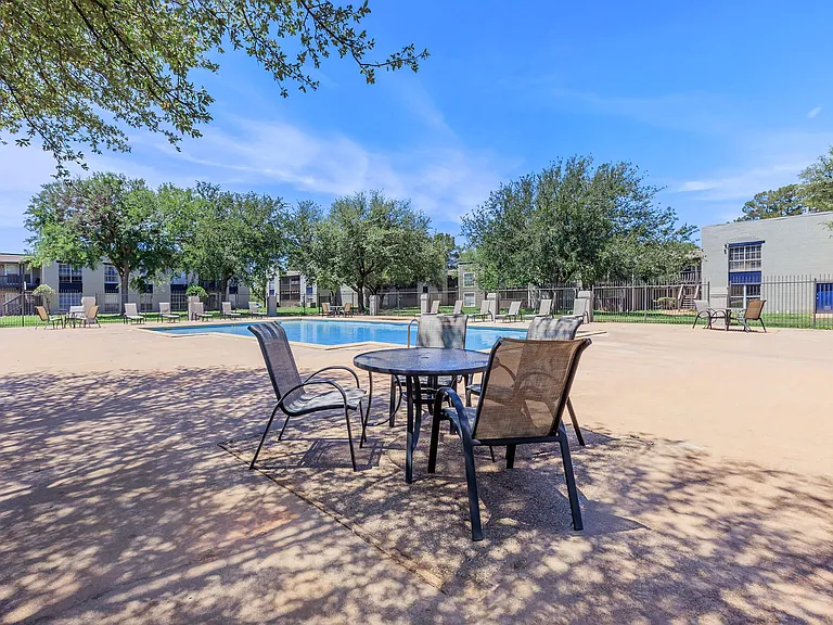 Bel Air Creekside — Photo 15