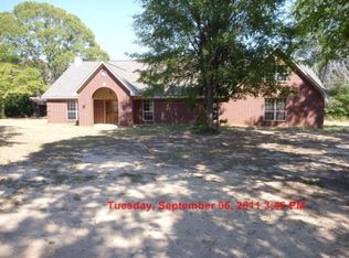 830 Range Rd, Palestine, TX 75801