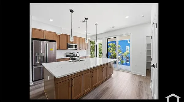 3 bed, 1850 sqft, $5,100 — Photo 1