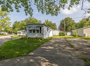 14 Van Ess Dr, Olmsted Falls, OH 44138