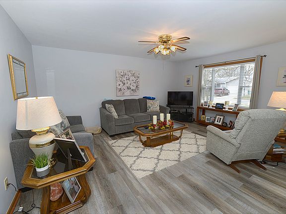 2nd image of 2116 Fox Hill Ln