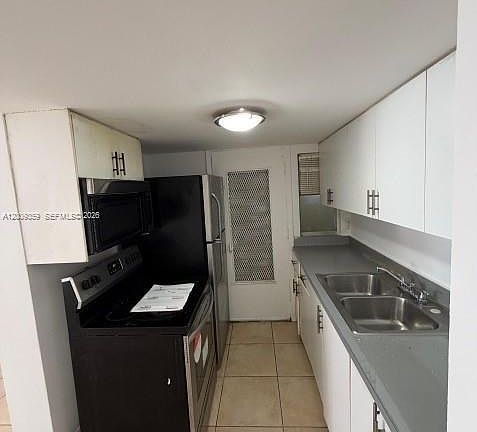 3rd image of 1821 NE 168th St APT B3