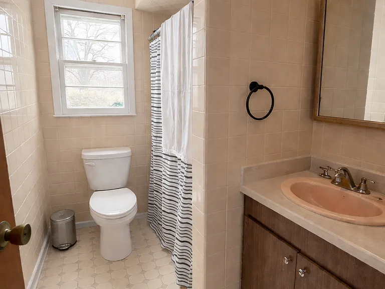 Maple St — Photo 6