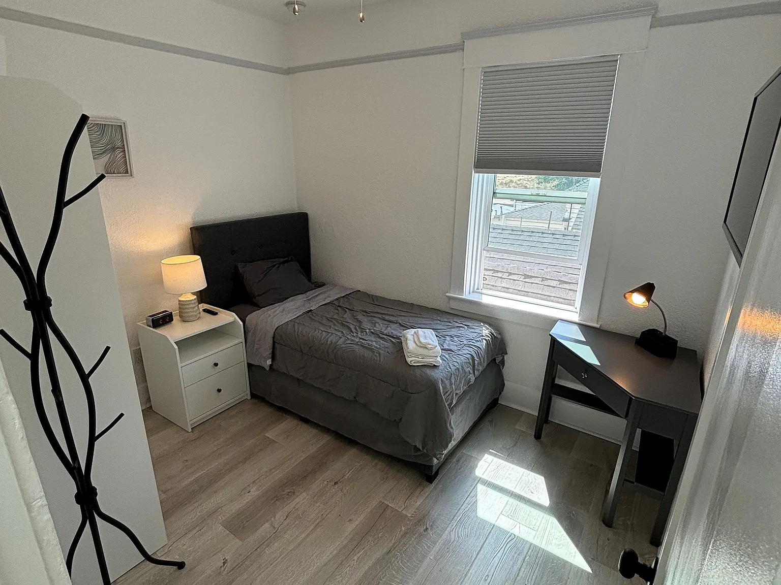 4 bed, 100 sqft, $1,275 — Photo 1