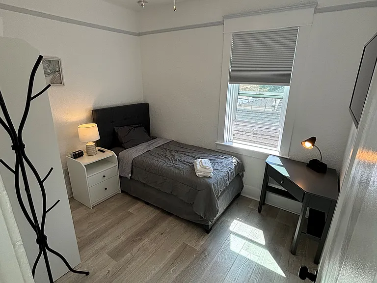 1343 C St #5C — Photo 1