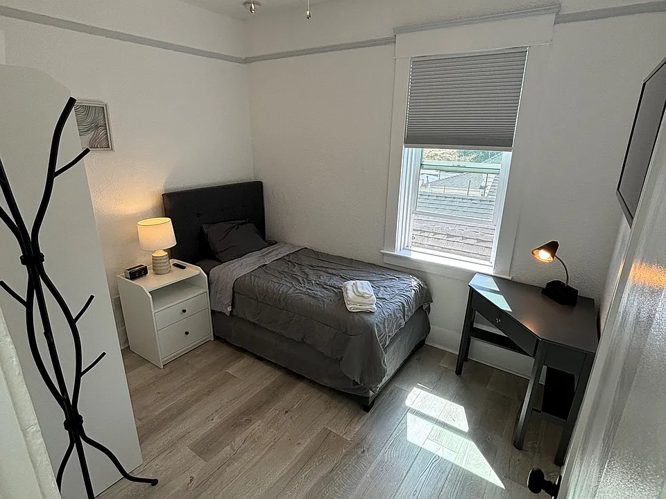 1343 C St #5C